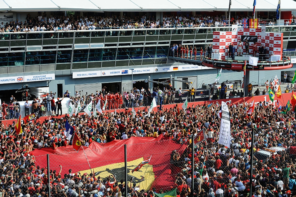 Monza Podium Crowd Maarten